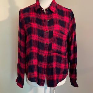 Red and Black Plaid Lightweight flannel size Medium